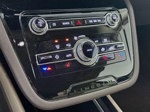 Used 2021 Lincoln Corsair FWD image 18