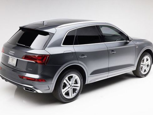 Used 2021 Audi Q5 e Premium w/ Convenience Package image 3