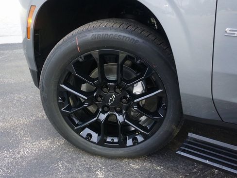 New 2026 Chevrolet Suburban High Country image 37