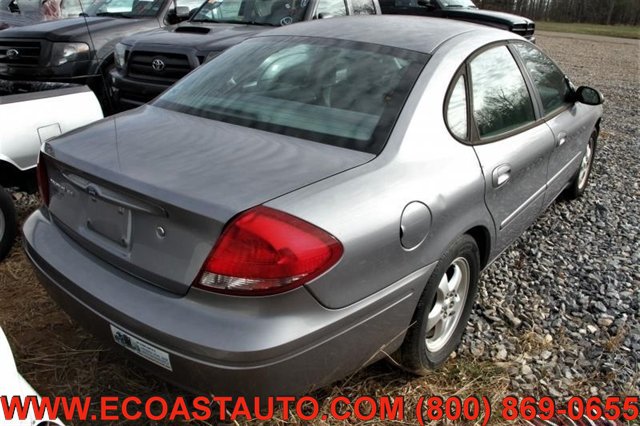 Used 2006 Ford Taurus SE FWD image 2