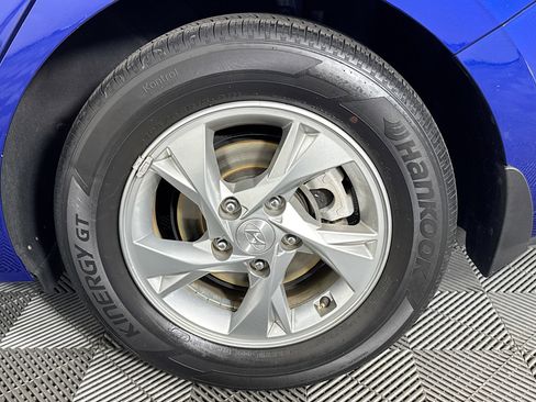 Used 2023 Hyundai Elantra SE image 65