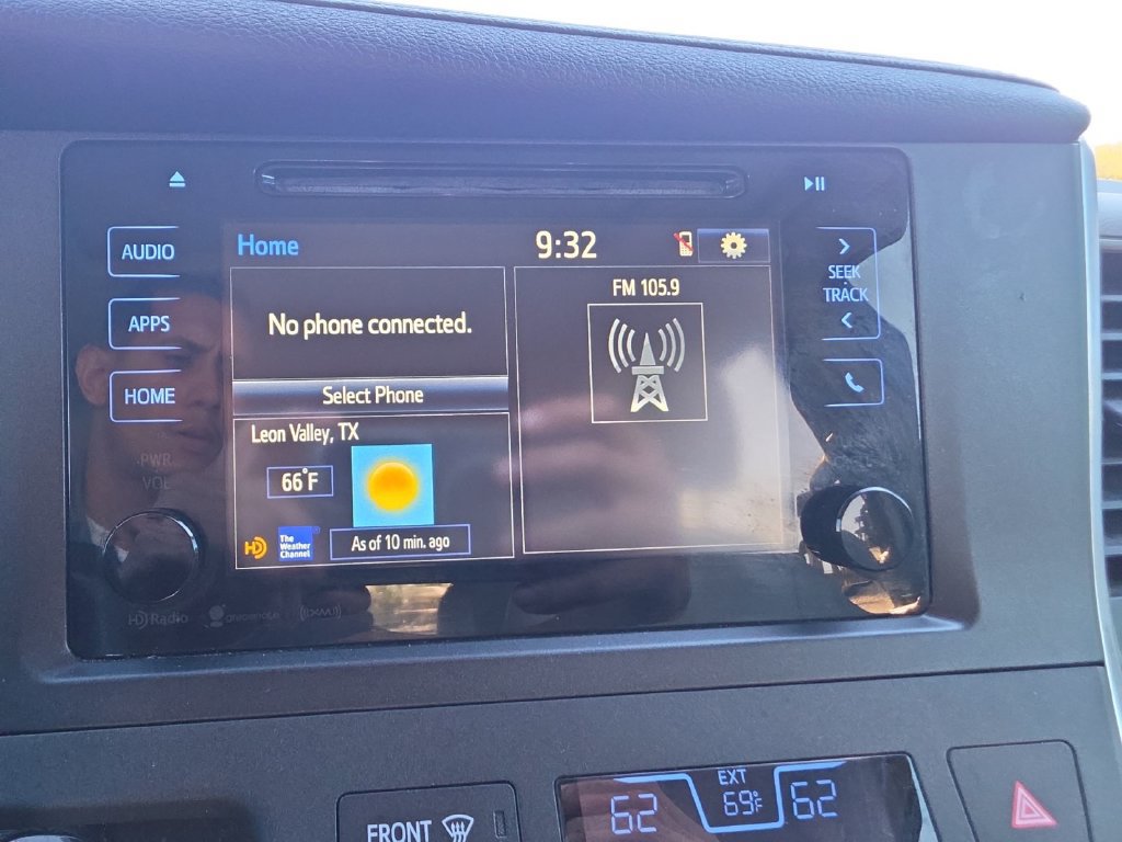 Used 2017 Toyota Sienna XLE FWD image 16