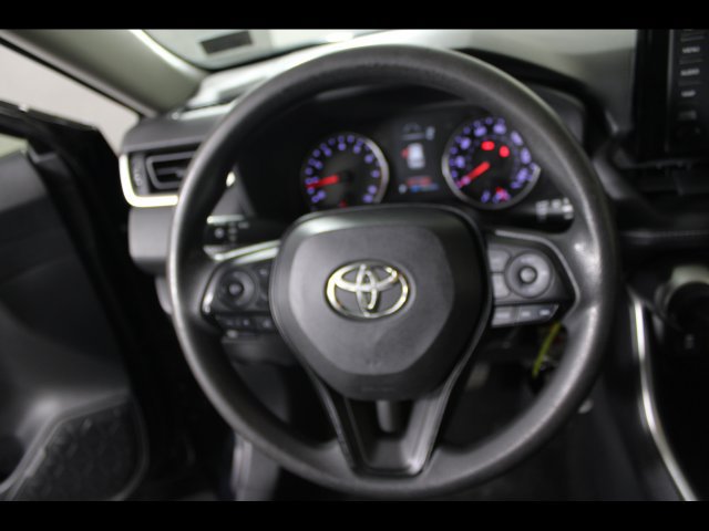 Used 2019 Toyota RAV4 LE FWD image 18