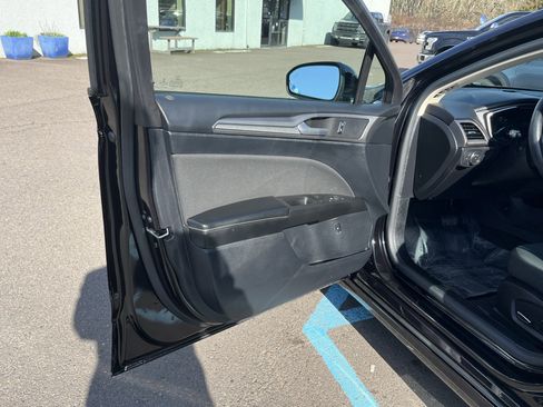 Used 2020 Ford Fusion SE image 15