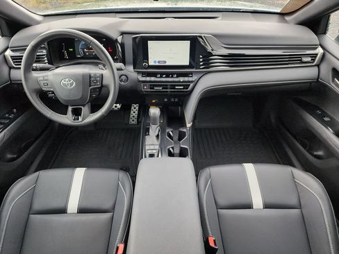 Used 2025 Toyota Camry SE FWD image 17