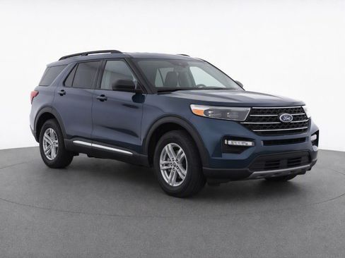 Used 2024 Ford Explorer XLT w/ Equipment Group 202A AWD/4WD image 2