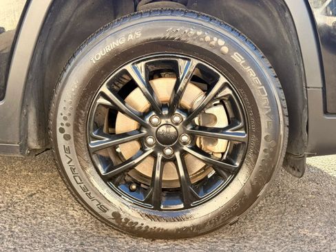 Used 2023 Jeep Cherokee Altitude Lux AWD/4WD image 29