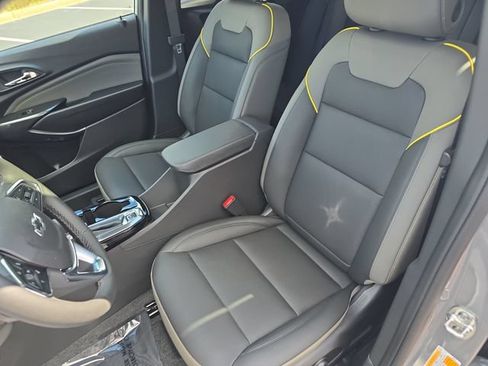 New 2026 Chevrolet Trax ACTIV w/ Sunroof Package FWD image 15