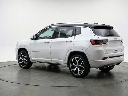 Used 2025 Jeep Compass Limited image 6