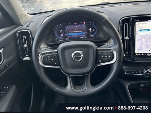 Used 2025 Volvo XC40 B5 Plus image 13