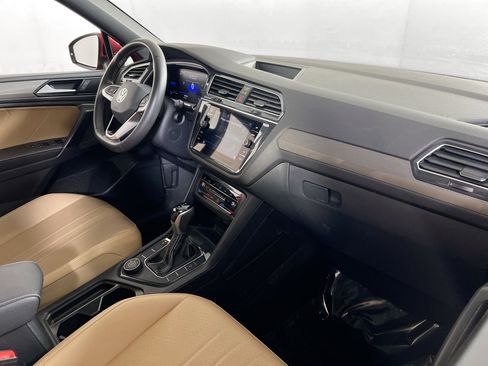 Used 2023 Volkswagen Tiguan SE AWD/4WD image 28