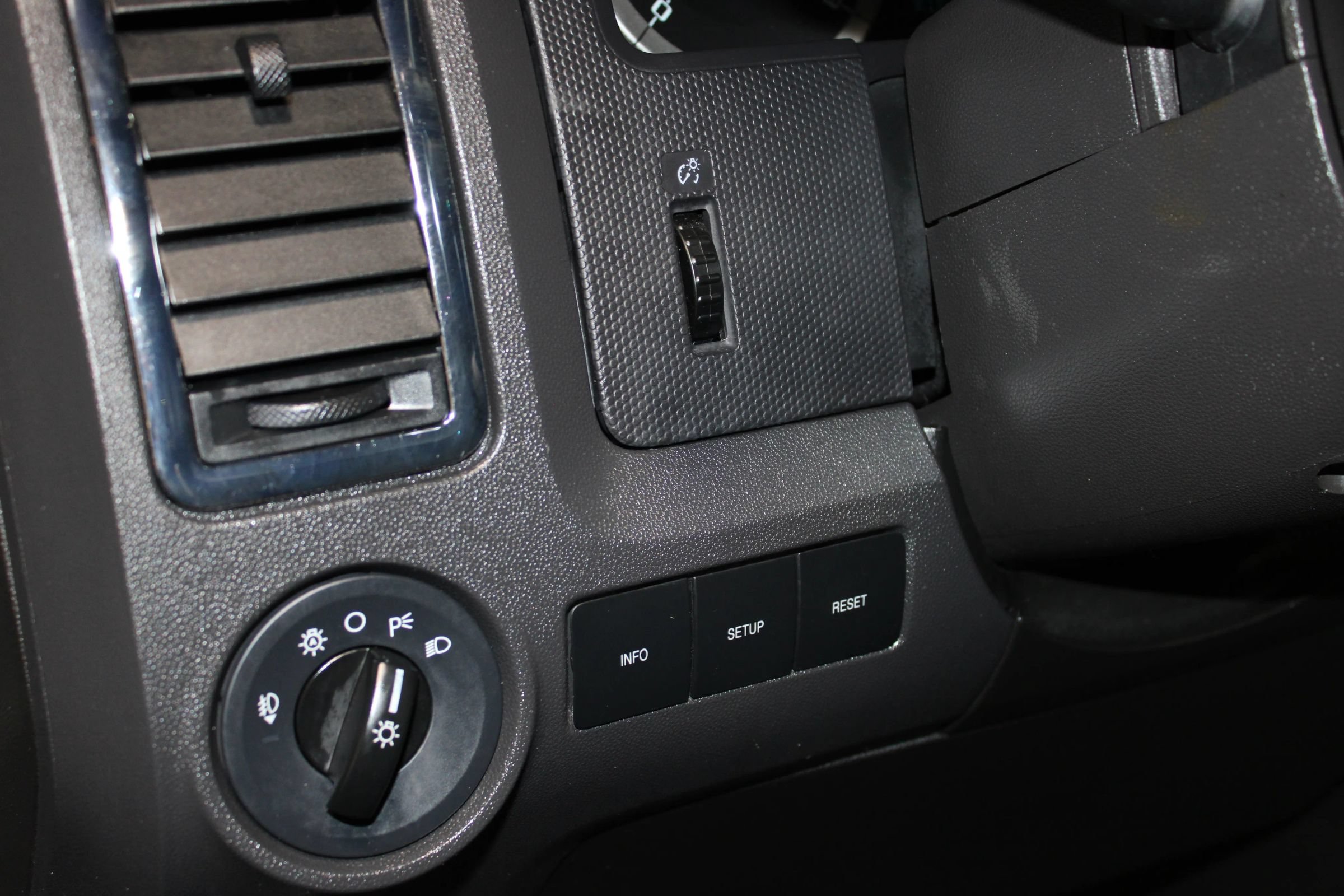 Used 2011 Ford Escape Limited FWD image 21