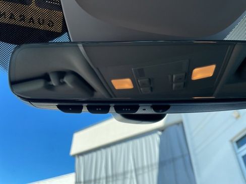 Used 2022 Volkswagen Taos SEL image 19