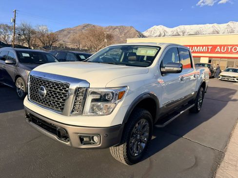 Used 2018 Nissan Titan Platinum Reserve image 8