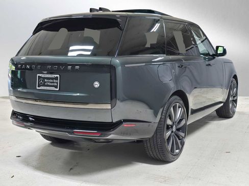 Used 2023 Land Rover Range Rover SV image 3