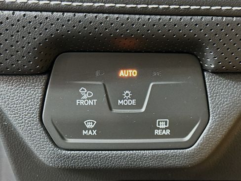 Used 2024 Volkswagen Atlas SE image 17