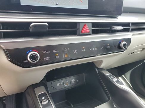 Certified 2025 Kia Sorento EX w/ Panoramic Sunroof Package image 26