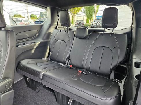 New 2026 Chrysler Voyager LX image 29