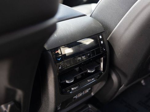 Used 2025 Jeep Grand Cherokee L Limited w/ Luxury Tech Group II AWD/4WD image 23