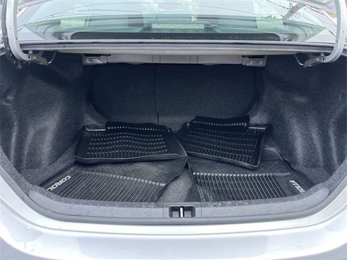 Used 2017 Toyota Corolla LE image 24