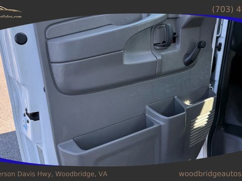 Used 2015 Chevrolet Express 3500 Extended image 9