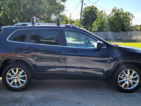 Used 2014 Jeep Cherokee Limited w/ Luxury Group AWD/4WD image 12