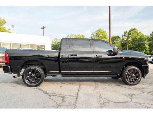 Used 2025 RAM 2500 Laramie AWD/4WD image 9