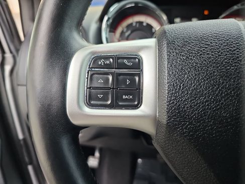 Used 2017 Dodge Grand Caravan GT FWD image 11