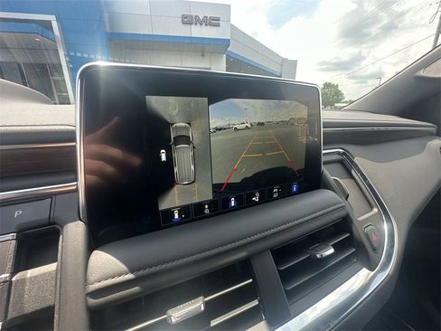 Used 2024 Chevrolet Suburban High Country image 16