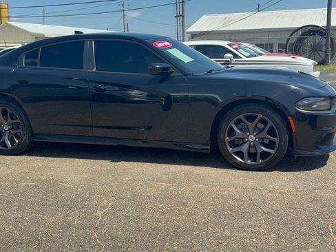 Used 2019 Dodge Charger GT RWD image 2