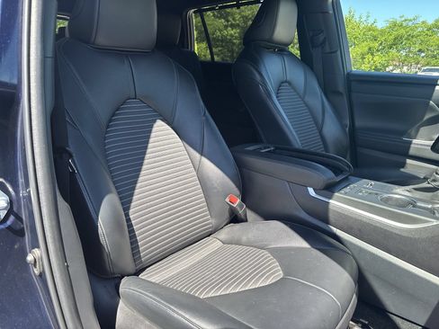 Used 2022 Toyota Highlander XSE FWD image 28
