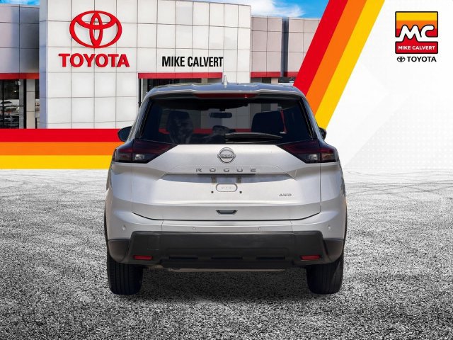 Used 2025 Nissan Rogue SV AWD/4WD image 7