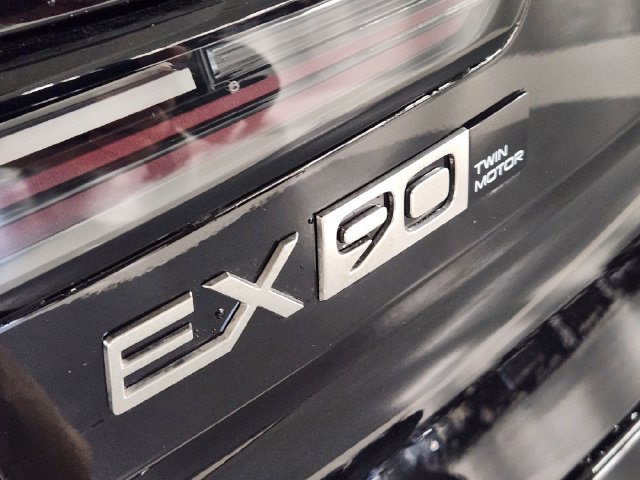 Used 2025 Volvo EX90 Ultra w/ Protection Package Premier AWD/4WD image 13
