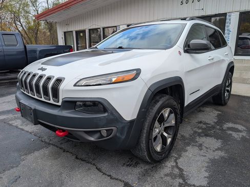 Used 2016 Jeep Cherokee Trailhawk image 3