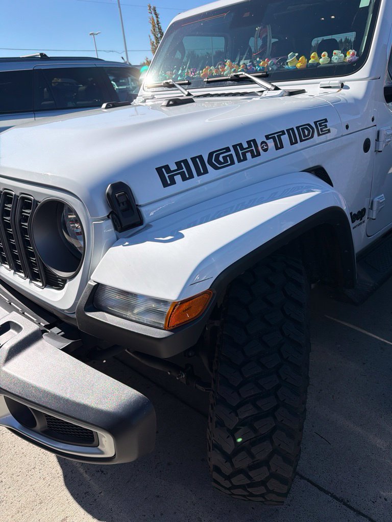 Used 2025 Jeep Gladiator Sport AWD/4WD image 8