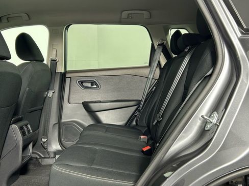 Used 2023 Nissan Rogue S image 15