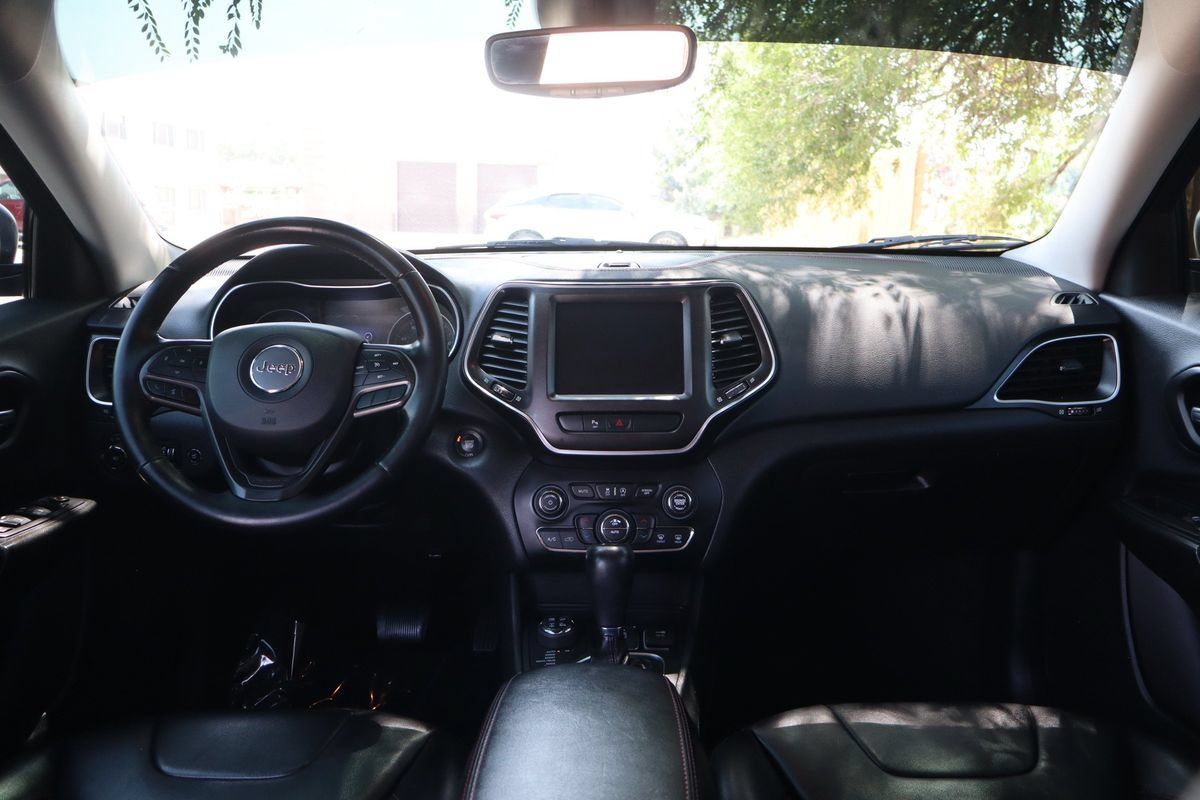 Used 2020 Jeep Cherokee Trailhawk w/ Comfort/Convenience Group AWD/4WD image 16