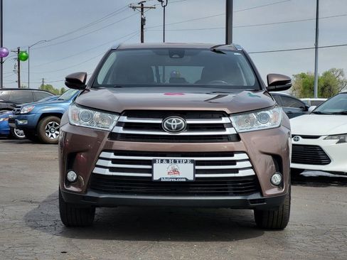 Used 2017 Toyota Highlander XLE AWD/4WD image 4