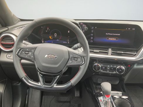 Used 2025 Chevrolet Trax RS w/ Sunroof Package FWD image 13