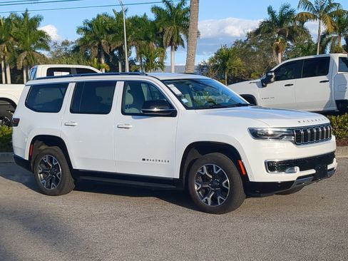 Used 2024 Jeep Wagoneer Series III image 2