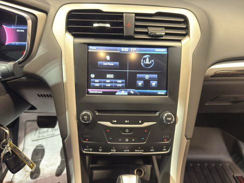 Used 2014 Ford Fusion SE w/ Equipment Group 202A FWD image 19