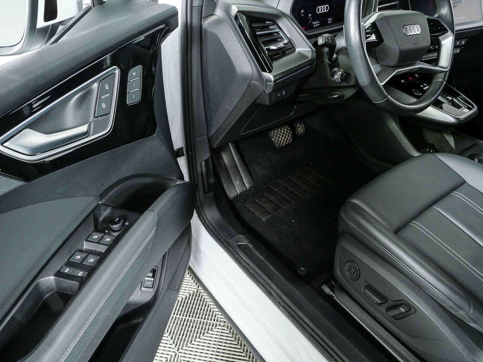 Used 2023 Audi Q4 e-tron Prestige w/ Black Optic Package AWD/4WD image 9