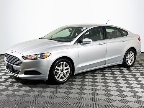Used 2016 Ford Fusion SE image 4
