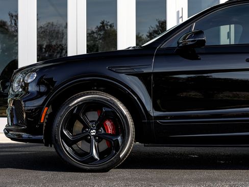 Used 2024 Bentley Bentayga image 14