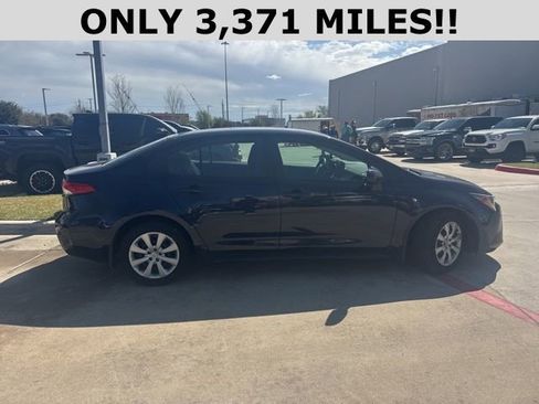 Used 2025 Toyota Corolla LE image 2