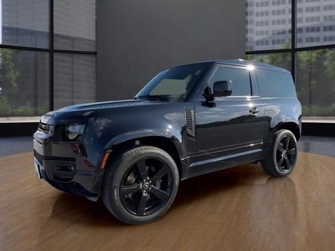 Used 2024 Land Rover Defender 90 X-Dynamic SE image 4