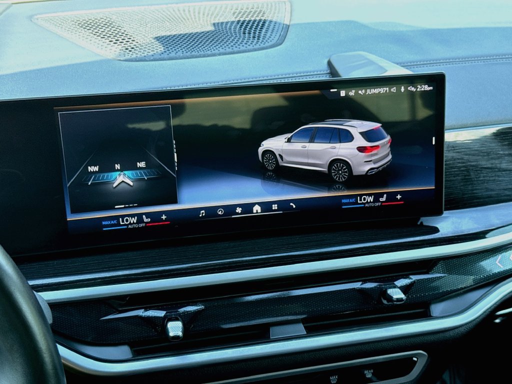 Used 2025 BMW X5 sDrive40i w/ M Sport Package RWD image 16