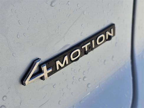 Used 2025 Volkswagen Atlas Cross Sport SEL image 10