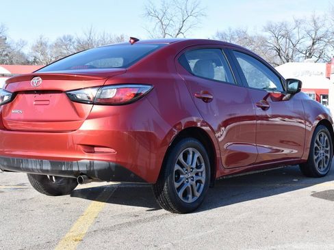 Used 2019 Toyota Yaris L image 5