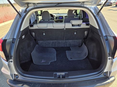 Used 2020 Honda HR-V LX image 9